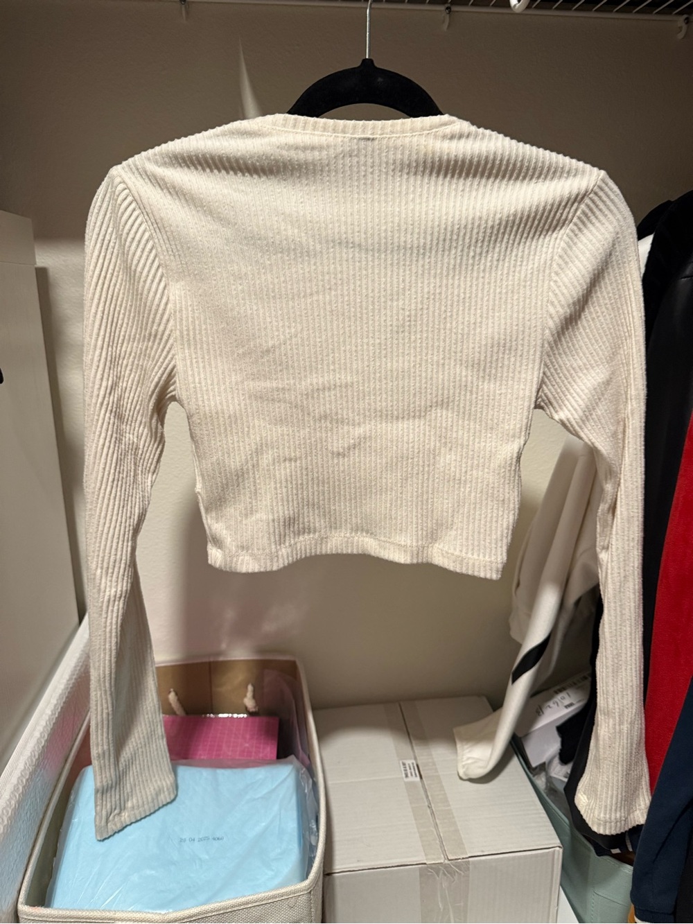 Talbots Cream Ribbed V-Neck Cropped Sweater - Picture 4 of 4